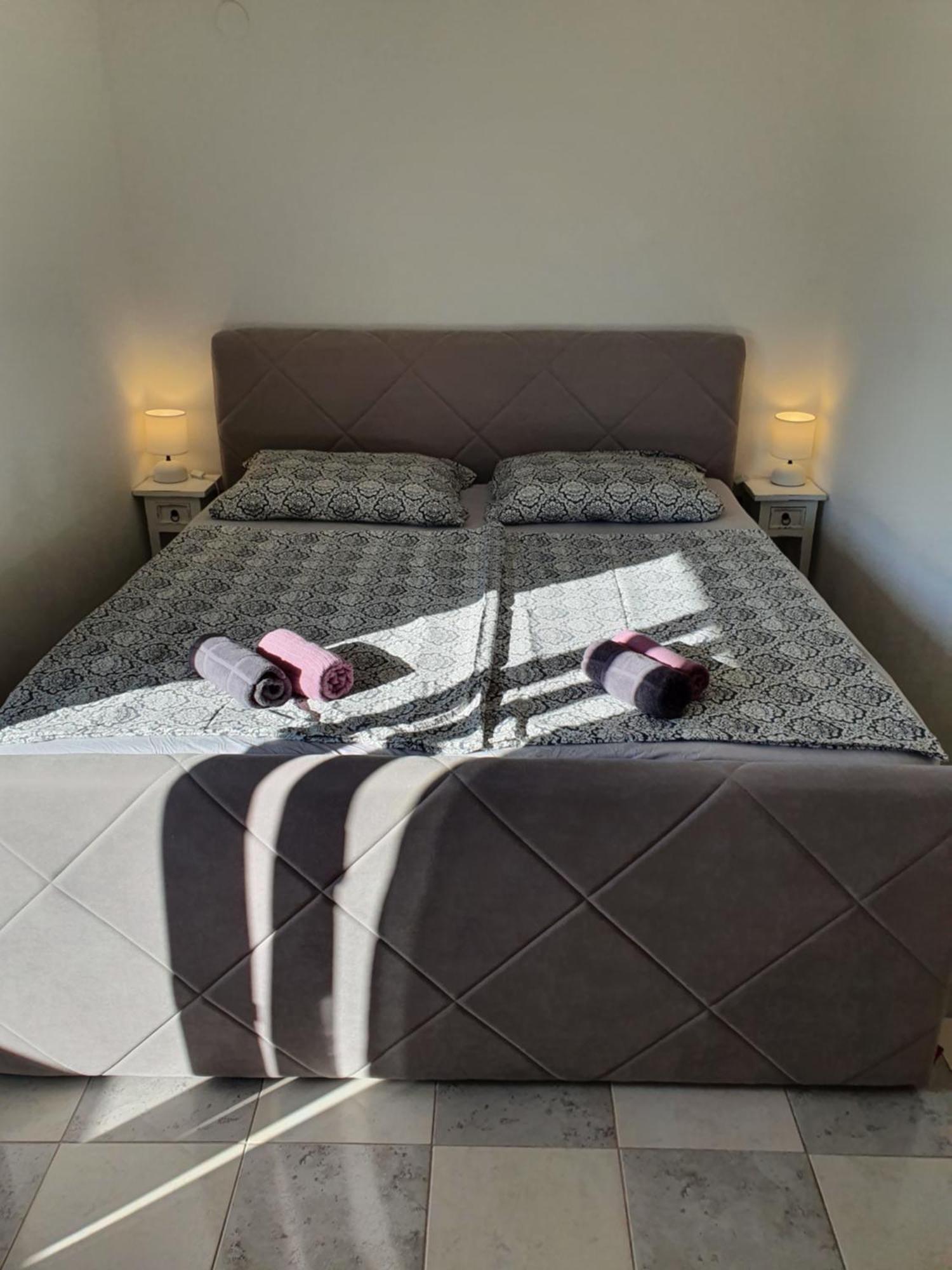 Apartments Zadar Nin Anton I Martina Vrsi Habitación foto